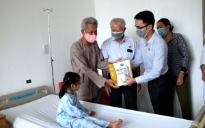 Vinamilk đã hỗ trợ hơn 1.200 ca mổ tim và mổ mắt