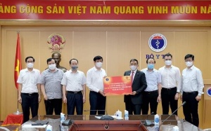 Bộ Y tế tiếp nhận 30 máy xét nghiệm COVID-19 qua hơi thở từ Vingroup