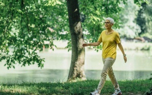 Chú ý tới dấu hiệu cảnh báo sớm bệnh Parkinson khi đi bộ