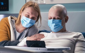 Bệnh nhân ung thư tiêm vaccine COVID-19 có phản ứng miễn dịch tốt