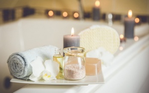 Ngâm mình trong bồn tắm: Cách đơn giản để thư giãn, giảm căng thẳng