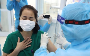 Tại sao tiêm đủ 2 mũi vaccine phòng COVID-19 vẫn mắc bệnh?