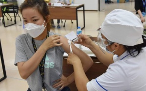 TP.HCM bắt đầu chiến dịch tiêm 836.000 liều vaccine COVID-19 của AstraZeneca