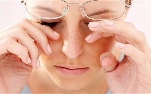 Phòng ngừa hội chứng khô mắt vào mùa Hè