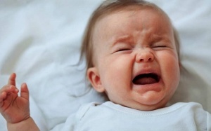 Lý do khiến trẻ sơ sinh thức dậy lúc nửa đêm