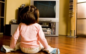 Trẻ nhỏ ngồi kiểu chữ W có đáng lo hay không?