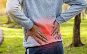 Đau thắt lưng lan xuống hông, cải thiện thế nào?