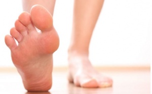 Bí quyết chăm sóc bàn chân trong những ngày mưa