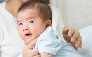 Mẹ nên xử trí sao khi trẻ sơ sinh bị nấc cụt?