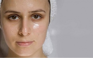 Mẹo đơn giản để giảm tiết mồ hôi mặt trong mùa Hè