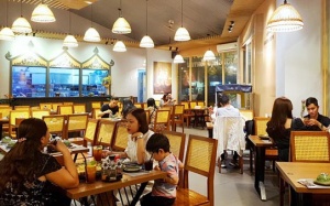 Hà Nội: Đóng cửa quán ăn, cắt tóc; Cách ly 14 ngày với người về từ TP.HCM