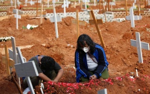 Số ca tử vong vì COVID-19 tăng nhanh, biến thể Delta đang 'nhấn chìm' Đông Nam Á