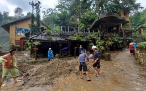 Vùng núi Bắc Bộ đón mưa lớn, đề phòng sạt lở, lũ quét 
