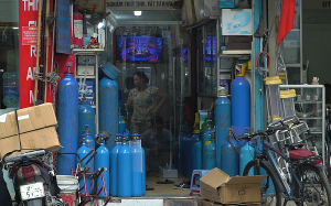 Bộ Y tế khuyến cáo người dân không nên tích trữ máy thở, bình oxy