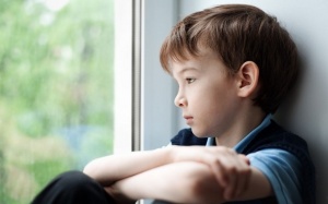 Trẻ rối loạn tâm lý khi ở nhà tránh dịch COVID-19: Cha mẹ nên làm gì?