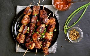 Gà nướng mật ong chanh và sốt ớt