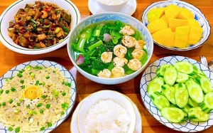 Mâm cơm cuối tuần món ngon đẹp, nhìn đã phát thèm