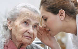 Những điều cần biết về tình trạng nặng tai ở người cao tuổi