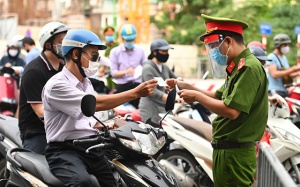Hà Nội siết chặt việc sử dụng Giấy đi đường trong thời gian giãn cách