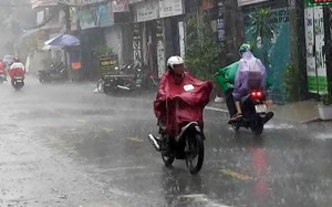 Bắc Bộ mưa lớn nhiều nơi, Trung Bộ nắng rát 