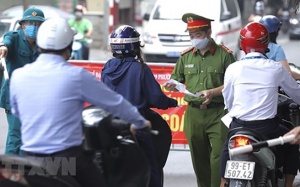 Từ 10/8, người dân Hà Nội ra đường cần mang 2 loại giấy tờ nào?