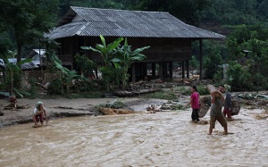 Mưa dông bao trùm Bắc Bộ và Thanh Hóa, vùng núi có mưa rất to