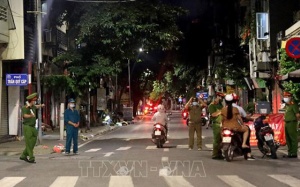 Hà Nội siết chặt việc xử lý người dân ra đường không có lý do chính đáng