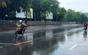 Bắc Bộ kết thúc đợt nắng nóng diện rộng, Nam Bộ mưa dông gia tăng