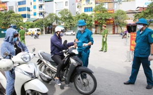 Bí thư Hà Nội: Người dân cần hạn chế tối đa việc ra đường
