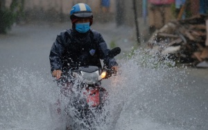 Bão số 5 suy yếu, miền Trung mưa to đến rất to