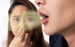 Tự làm nước súc miệng giảm mảng bám, cải thiện hơi thở có mùi hôi