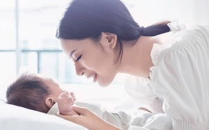 Làm thế nào để khắc phục tình trạng rụng tóc sau sinh?