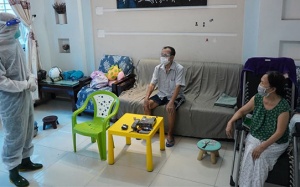 Hướng dẫn chăm sóc F0 là người cao tuổi tại nhà