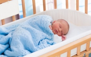 Sử dụng tiếng ồn trắng để giúp bé ngủ có an toàn?