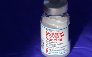 Tại sao Thụy Điển, Đan Mạch ngừng tiêm vaccine Moderna cho người dưới 30 tuổi?