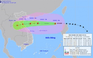 Bão số 8 di chuyển nhanh hướng vào các tỉnh từ Thanh Hóa đến Quảng Bình