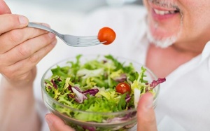 Hướng dẫn ăn uống đúng cách giúp giảm nhẹ bệnh Parkinson