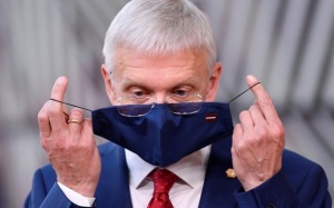 Quốc gia đầu tiên ở Châu Âu tái phong tỏa trước làn sóng COVID-19 mới