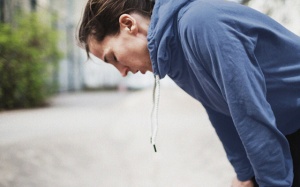 Chân tay run rẩy, mệt mỏi: Khi nào là dấu hiệu đáng lo?