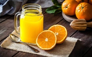 Uống quá nhiều nước cam có hại gì?