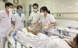 Hồi sinh đôi chân bị đứt do máy cắt cỏ