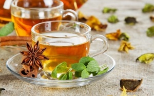 7 loại trà giúp bạn xoa dịu căng thẳng tự nhiên