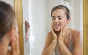 Những sai lầm cần tránh khi rửa mặt vào mùa Đông