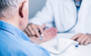 Nhịp tim không đều: Dấu hiệu bệnh rối loạn nhịp tim không nên chủ quan