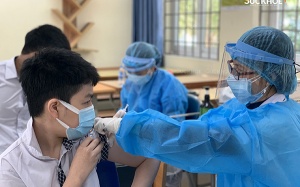 Hà Nội tạm dừng tiêm lô vaccine gia hạn sử dụng cho học sinh cấp 2