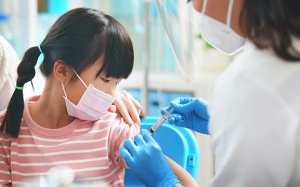 Các nước triển khai tiêm vaccine COVID-19 cho trẻ em như thế nào?