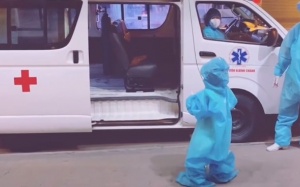 Vinamilk Optimum Gold và Sure Prevent Gold trao quà cho các bệnh viện tuyến đầu