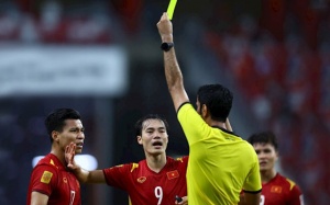 Vừa đen, vừa bị trọng tài ép, ĐT Việt Nam thua không có gì lạ