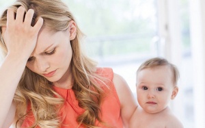 Cách đối phó với chứng rụng tóc sau sinh