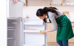 Mẹo dọn tủ lạnh sạch tinh cho năm mới